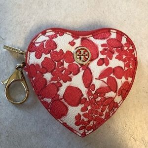 Tory Burch kerrington heart zip coin case key fob